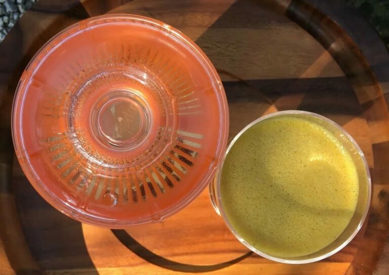 Kefir di acqua con succo d'arancia e semi di lino